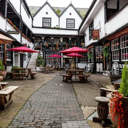 The New Inn by Roomsbooked