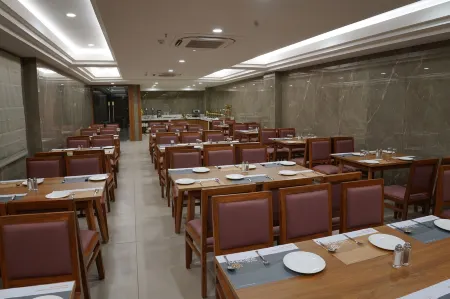 Hotel Stature Inn Отели рядом с достопримечательностью «Стейтью Оф Юнити»