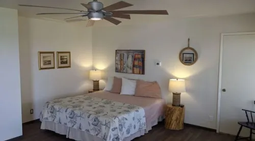 PEEK BAY/OCEAN VIEWS! WALK TO ALL!-500 sq.ft. King bed, full bath, Dog Friendly!