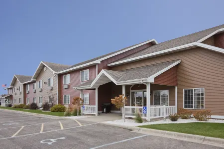 Paynesville Inn & Suites