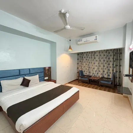 Lions Den Hotel