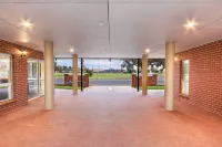 Best Western Plus Bolton on the Park Hotels in Lake Albert