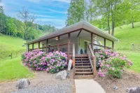 Cozy Mars Hill Farmhouse w/ Scenic Views - Wifi