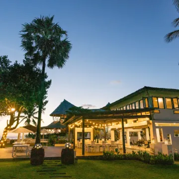 Legong Keraton Beach Hotel Отели рядом с достопримечательностью «Пляж Берава»