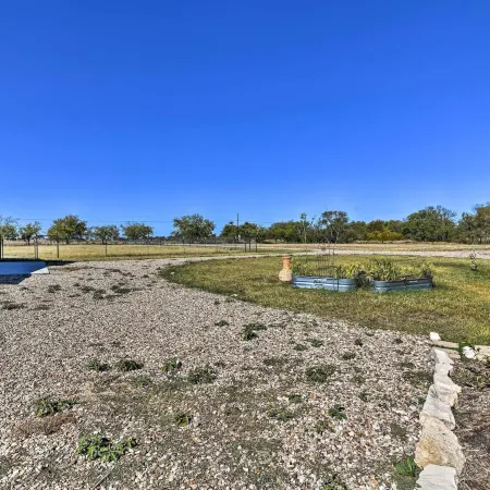 Dog-Friendly Apartment ~ 32 Mi to Fort Worth!