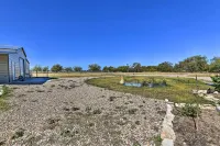 Dog-Friendly Apartment ~ 32 Mi to Fort Worth! - 3-Star