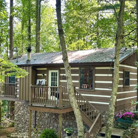 Peaceful, extremely clean Treehouse  cottage 10 min. from National Park entrance