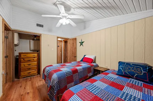 1 Tiny Town Hico Spacious Cabin Animals Fire Pit