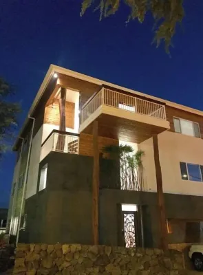 Luxury Modern /AC/5 STAR LOCATION/WALK 2 BEACH