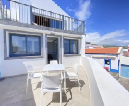 Casa da Baleia T2 Localizado à Beira-mar Virado a Menos de 5 Min. a pé da Praia