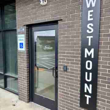 Mountain views condo with coffee/restaurant on first floor Hotel Exterior