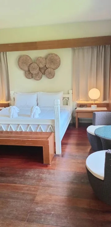 ห้องพักเตียงคิงชั้นแรกริมสระน้ำ ปลอดบุหรี่