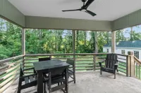 Deacon Stays: The Oak Crest - Walk to The Grounds