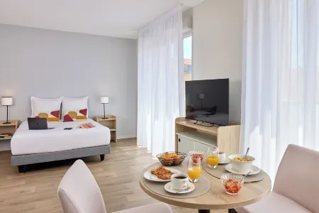 Quality Suites Reims Saint Thomas Отели рядом со станцией REIMS RAILWAY STATION