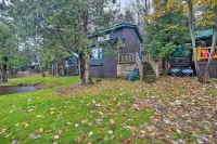 'Skylight' Adirondack Cabin w/ on-Site Lake - parking