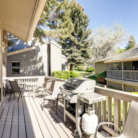 Flagstaff Townhome w/ Deck ~ 6 Mi to Downtown!