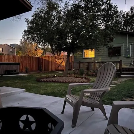 2 min from rt 66- hot tub-firepit-bocceball-bbq