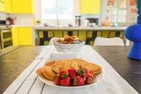 คาเลโรสโคปโดย Avantstay ที่พักระเบิดสีสัน + สระว่ายน้ำ