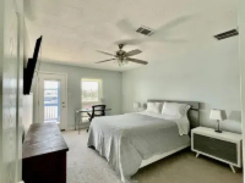 Linda's Lake House Waterfront on Lake Conroe