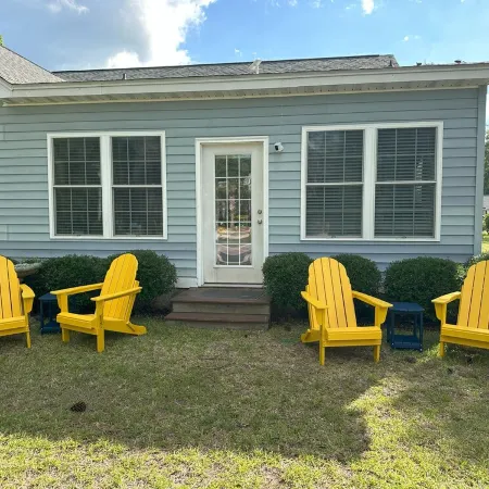 Crabby Nav's Retreat: 3-bedroom house in charming Pawleys Island with WiFi, AC