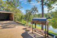 Lakefront Retreat in Jefferson w/ Screened Porch! - Parkering