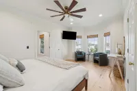 Charming 3 Bedroom 3.5 bath home in Ocean Ridge. Pool-Gym-Beach-Putt Putt