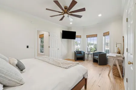 Charming 3 Bedroom 3.5 bath home in Ocean Ridge. Pool-Gym-Beach-Putt Putt