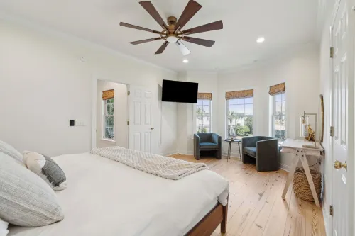 Charming 3 Bedroom 3.5 bath home in Ocean Ridge. Pool-Gym-Beach-Putt Putt