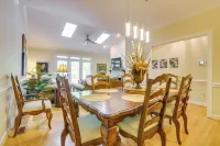 North Raleigh Vacation Rental ~ 8 Mi to Downtown! Các khách sạn ở House Creek