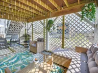 Bright Kitty Hawk Home w/ Hot Tub, Walk to Beach! Hotels in Kitty Hawk