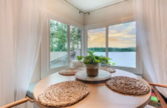 Oceanfront boho cottage in Bremerton
