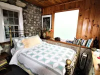 Lavender Hill Estate, Private 37 acres,1.5 hour from NYC, Heated Pool, Jacuzzi, Hotels in Shawangunk