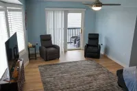 2nd Floor Lakeview 2-Bedroom Condo in Geneva U4