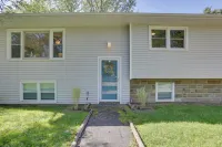 Kiamesha Lake Home w/ Deck, 4 Mi to Resorts World! - WiFi