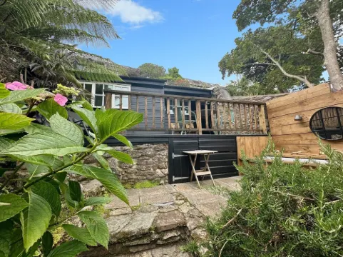 The Crow's Nest - A Cosy Village Cottage with Stunning Sea Views