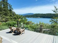 Waterfront Room with Private Bath and Deck Near Marina, Private Beach Access