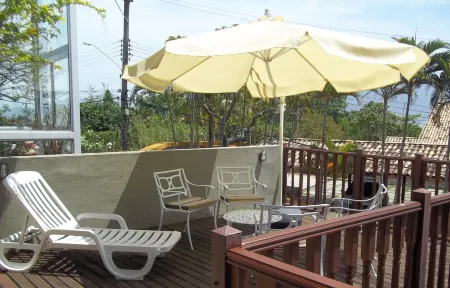 House w / 4 suites, Yacht Club, pool, deck / terrace, sea view, near the Villa