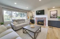 Modern Del Rey Oaks Retreat: 2 Mi to Monterey Bay! Hotels in Carmel Valley
