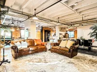 Private North Penthouse w/Arcade Games,Tanning&Redlight Beds