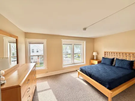 3-bedroom apartment in charming Southend Burlington