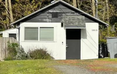 Cozy 1Br Cottage Near Lake, Trails & City Access Hotels near Log Boom Park