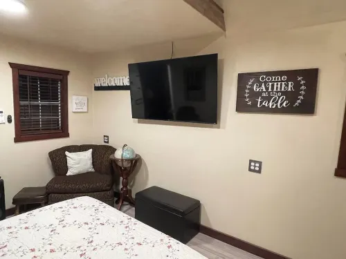 Dusty Rose The Wild West 40 Homestead Hotels in Cane Beds