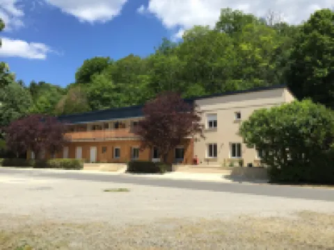 โลจิส โฮเต็ล เลส์ ติลเลิลส์