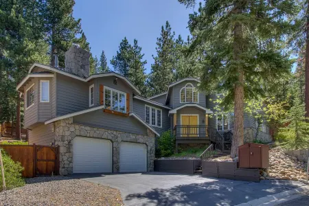 Prima Del Norte - Hot Tub, Pool Table, Arcade Game!