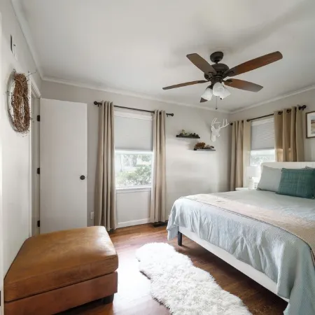Earth & Echo-Nature-Inspired -  Themed Bedrooms + Firepit + Walk to Brookside