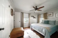 Earth & Echo-Nature-Inspired -  Themed Bedrooms + Firepit + Walk to Brookside