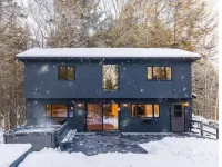 The Quechee Haus: VT Retreat with Outdoor Hot Tub Hotels in Quechee