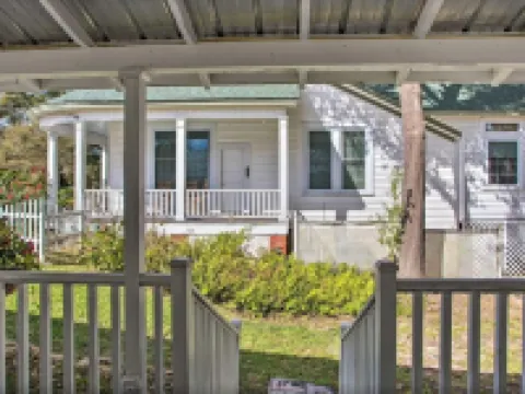 Adorable French Country Cottage Getaway - King Bed, Tub, Fireplace, Bikes Hotels in Jefferson