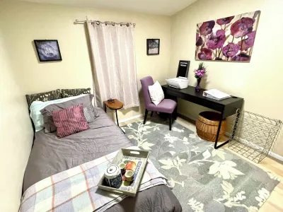 4BD/2BA Family & Pet Friendly Forest Retreat in Silverdale, WA - Chefs Kitchen! 이스트 공원 주변 호텔