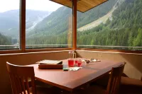 Rumwaldhof Edelweiss 82-m² apartment with unique view of Ortles Hotels in Stilfs